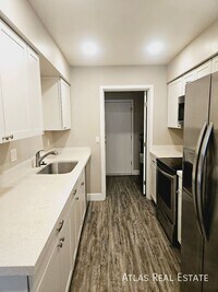 Building Photo - 2826 E Capri Cir