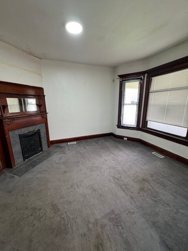 Building Photo - 918 Harding Dr
