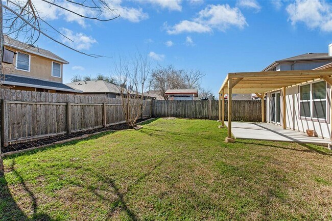 Building Photo - 1105 Hughmont Dr