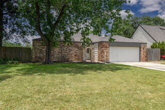 Building Photo - 2023 Lexington Woods Dr