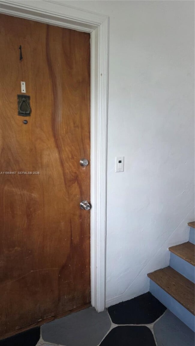 Building Photo - 530 SW 10th St