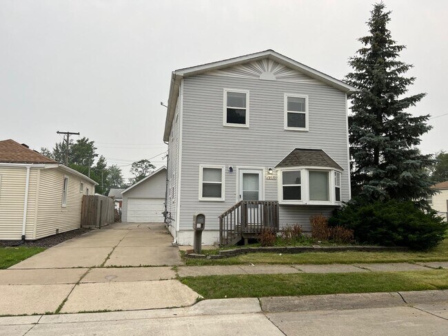 Primary Photo - 28033 Rosemont St