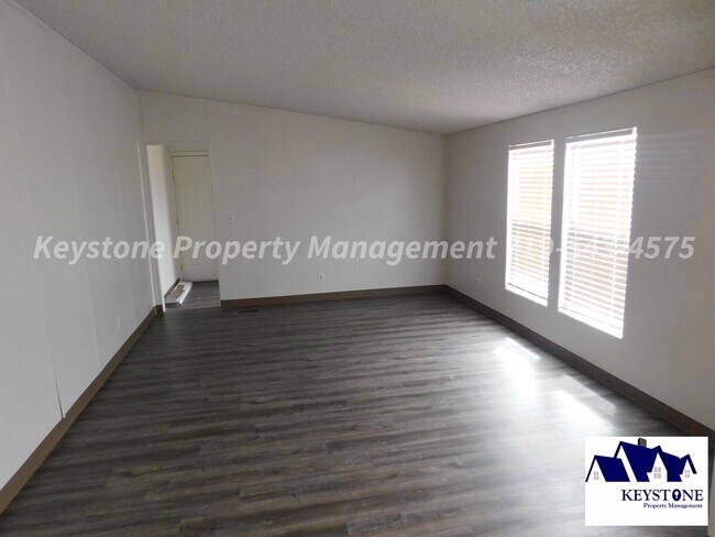 Building Photo - 710 S Walton Dr