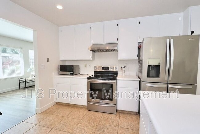 Building Photo - 6069 Kingwood Cir