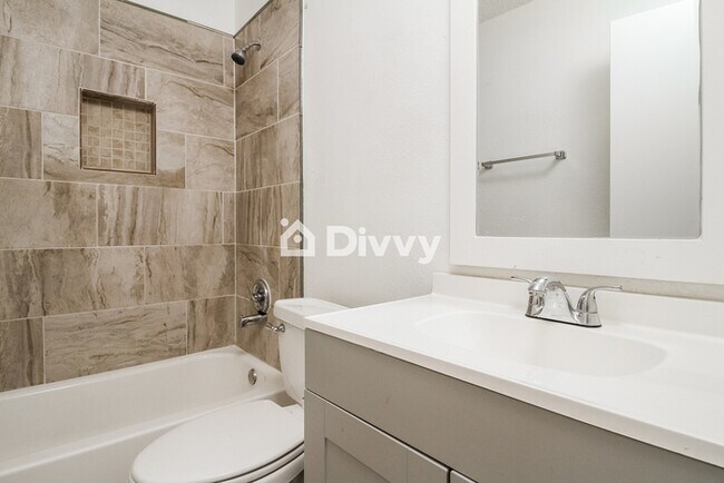 Building Photo - 6614 Honeyridge Ln