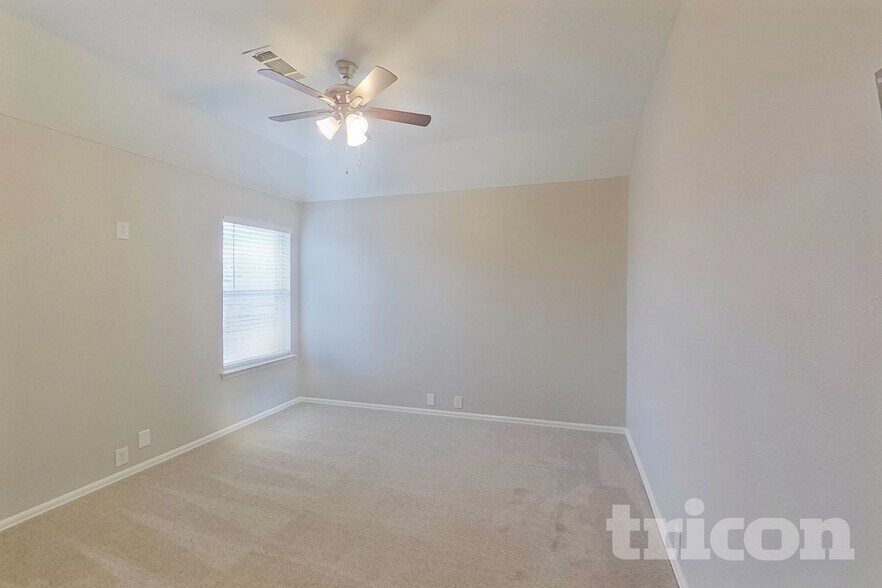 Building Photo - 2811 S Serrano