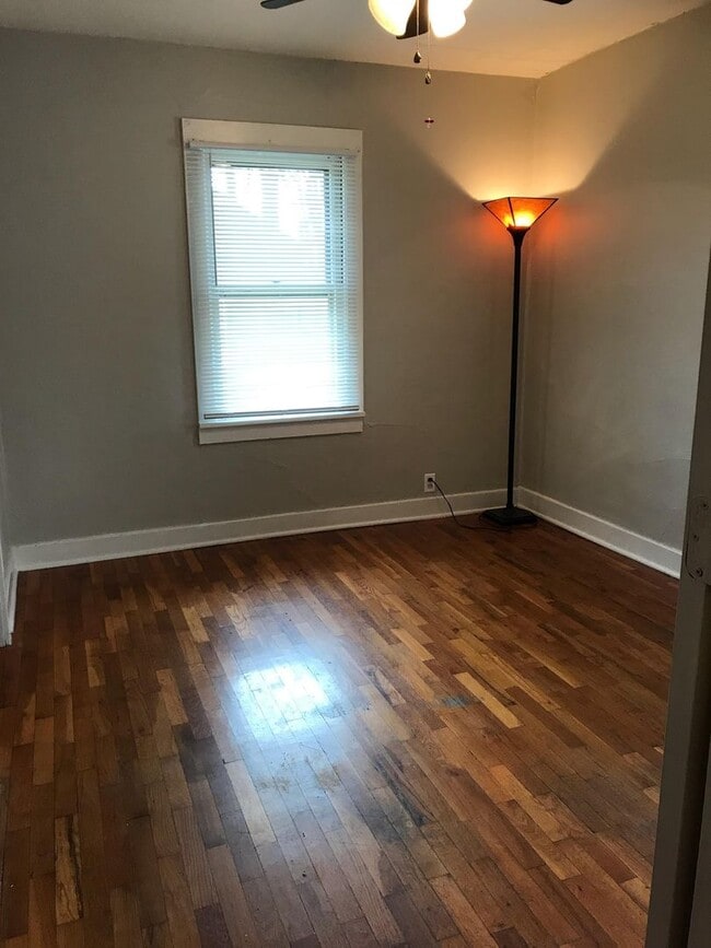 Building Photo - Great Central location home!  - Nice home ...