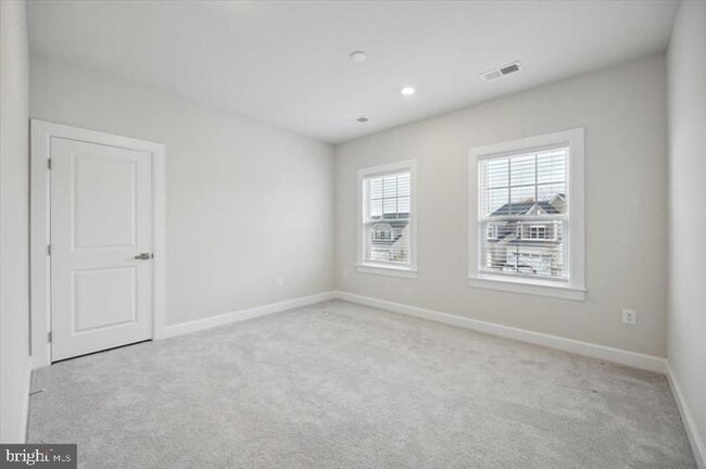 Building Photo - 325 Piper Ln