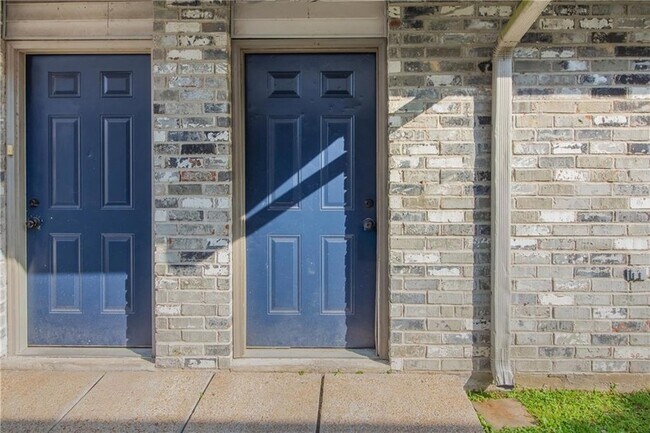 Building Photo - 56 Brandon Hall Dr
