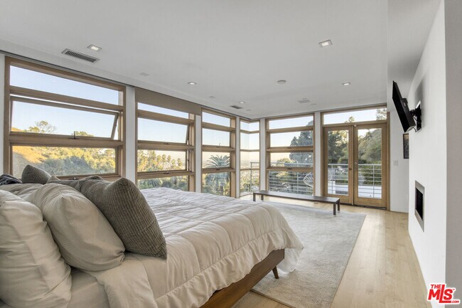 Building Photo - 1929 N Curson Ave