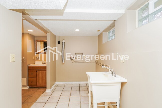 Building Photo - 19200 Mayfair Ln