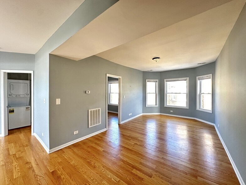 Building Photo - 1648 W Pratt Blvd