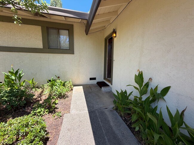 Building Photo - 7739 Southcliff Dr