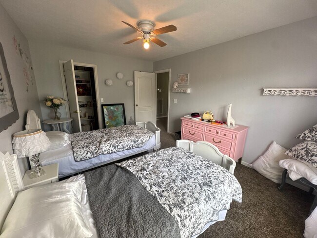 Building Photo - FOR LEASE- 4 BEDROOM FURNISHED HOME IN MT....