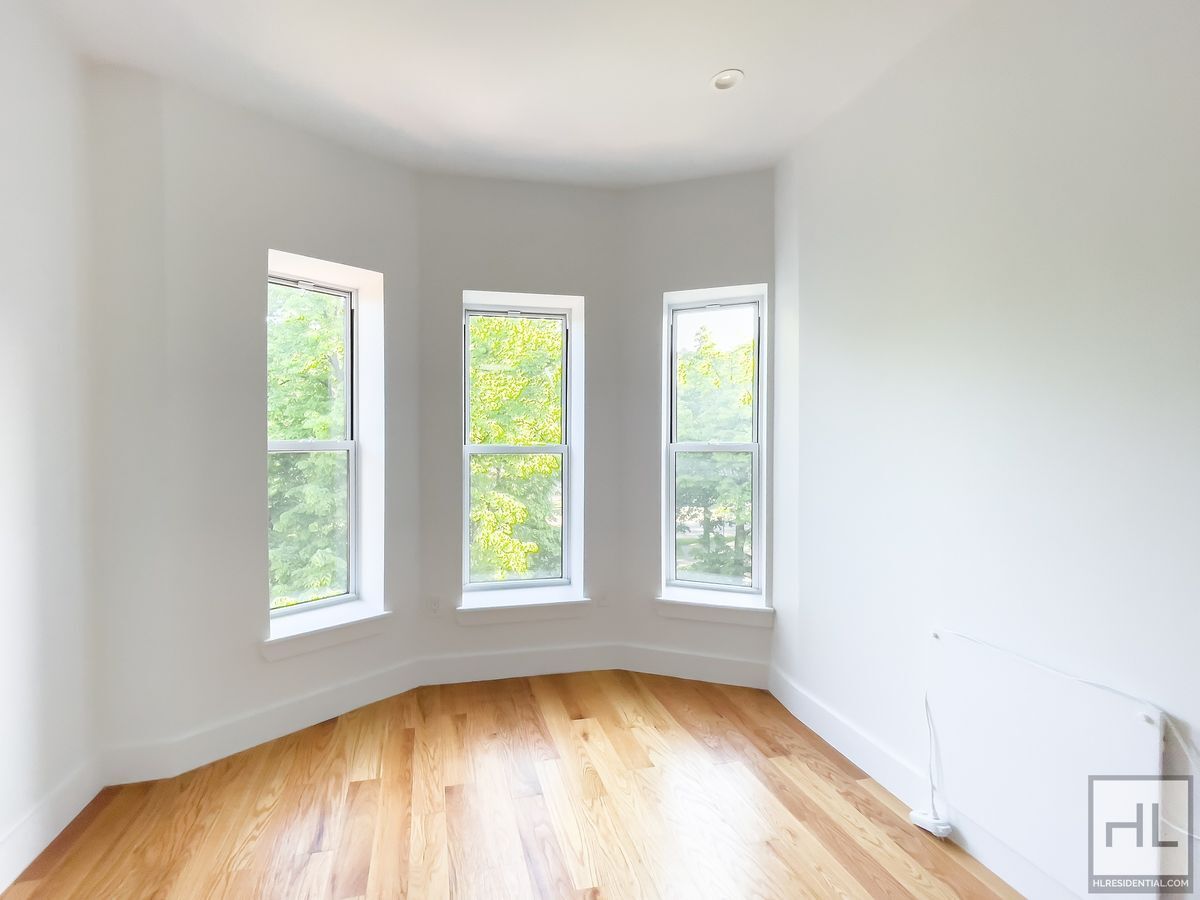 Building Photo - CROWN HEIGHTS / Amazing Sunlit 3-Bed 2-Bath