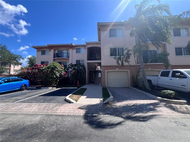 Building Photo - 2021 SE 10th Ave