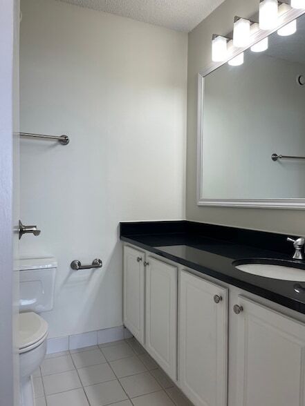 Building Photo - 10 E Ontario St