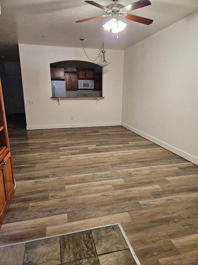 Building Photo - Beautiful 2 Bedroom Condo Avail 9/2
