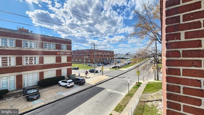 Building Photo - 2527 Kirk Ave