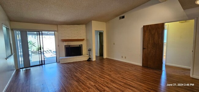 Building Photo - Creekridge Villas Single Story Condo in Ga...