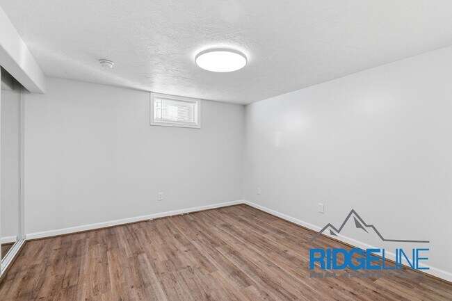 Building Photo - Immaculately Cared for Remodeled East End home