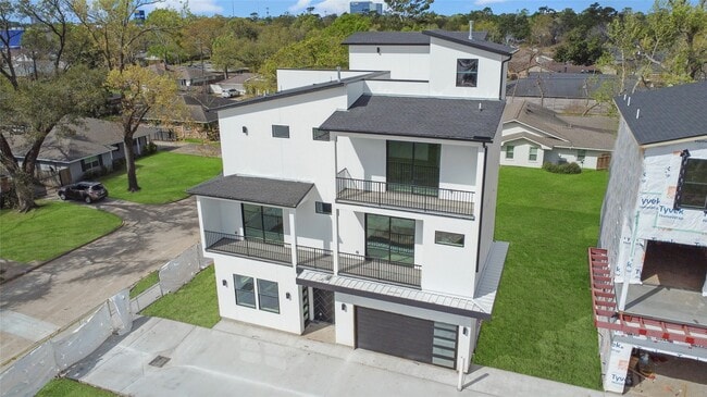 Building Photo - 6816 Hartland St