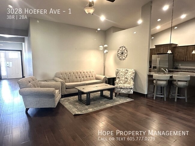 Building Photo - 3028 Hoefer Ave