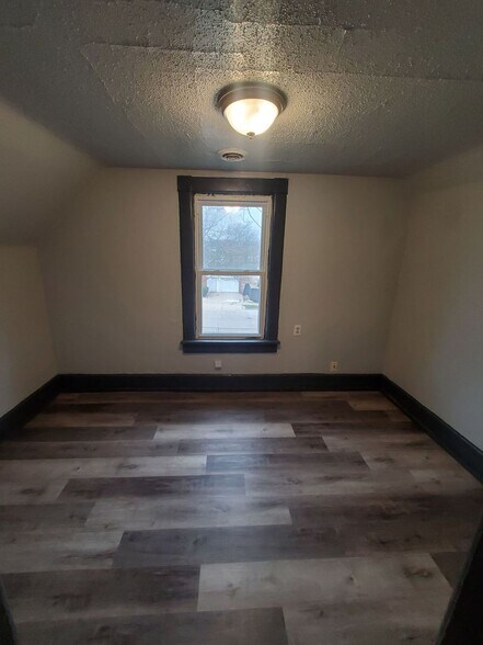 Building Photo - 330 W Concordia Ave