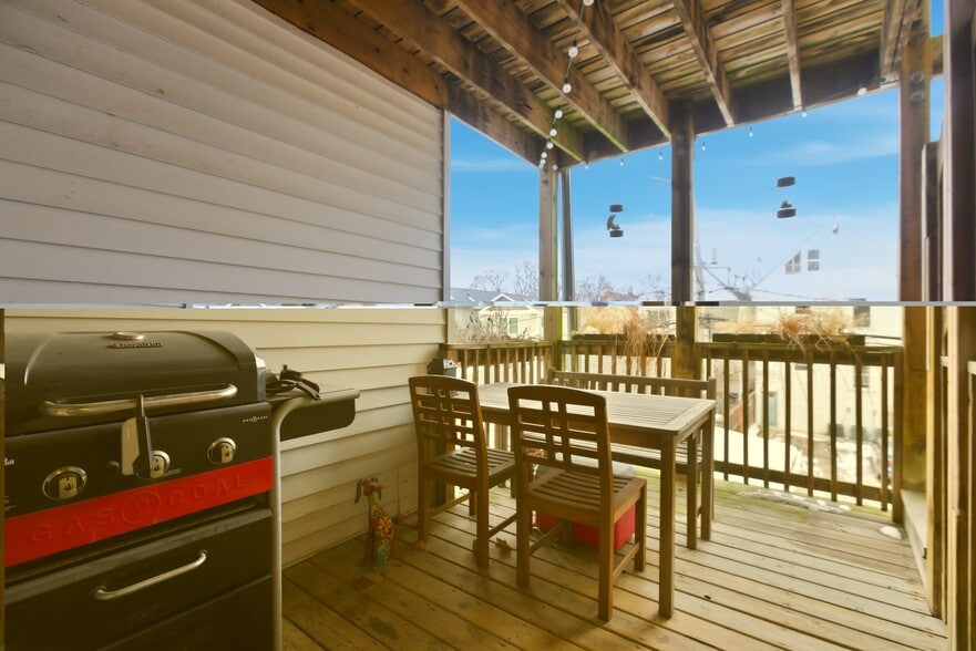 Building Photo - 1624 W Olive Ave