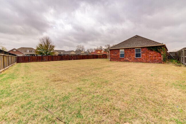 Building Photo - 3 Bed / 2 Bath in Collinsville!
