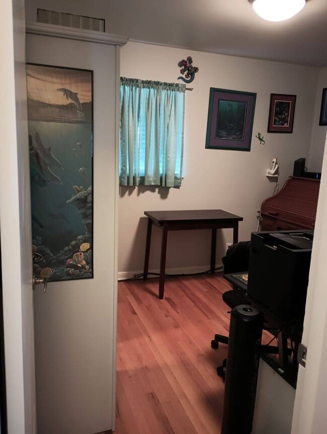 Building Photo - 2 Bedroom Townhouse in the heart of Tennyson!