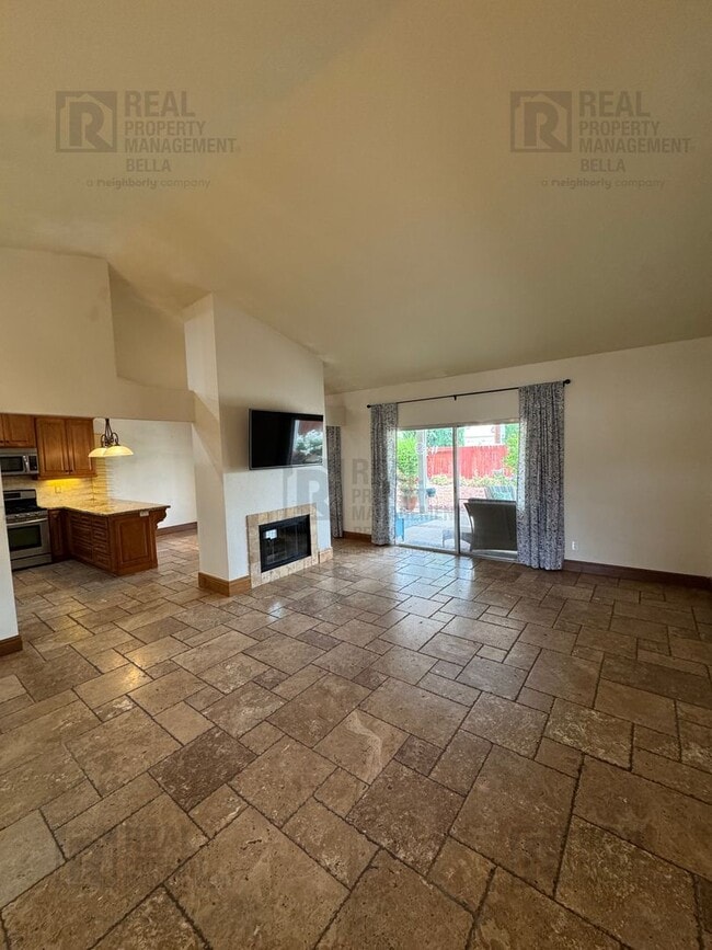 Building Photo - Spacious & Stylish Living in the Heart of Lake Elsinore
