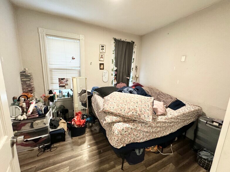 Building Photo - 44 Crescent Ave