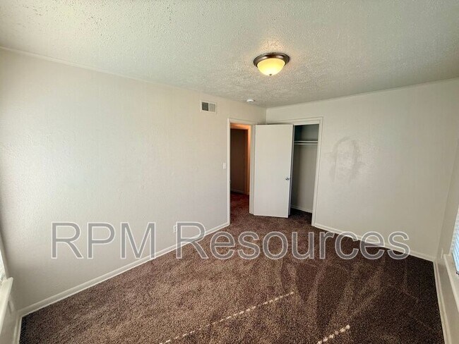 Building Photo - 4416 NW 44th St