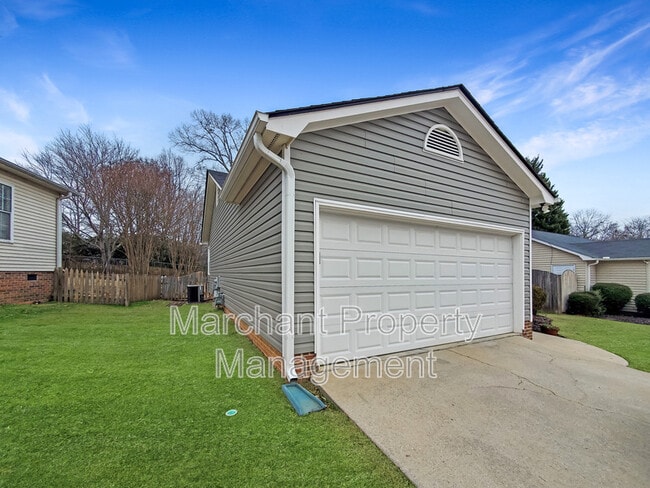 Building Photo - 117 Charmar Way
