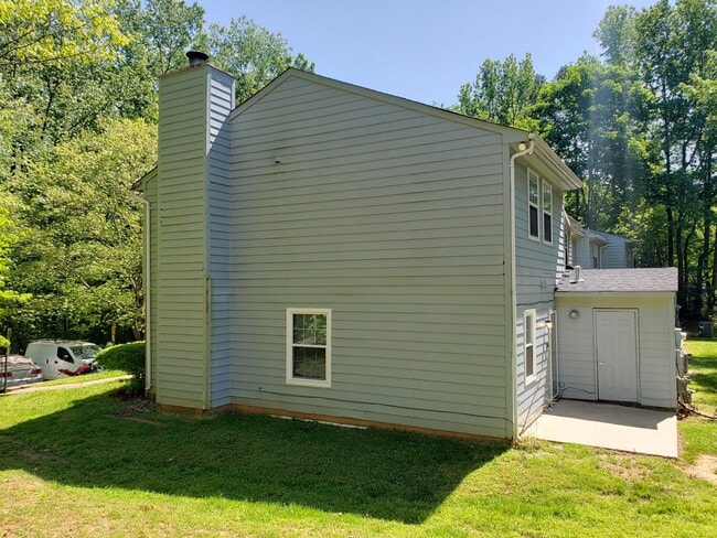 Building Photo - 3908 Briarhill Dr