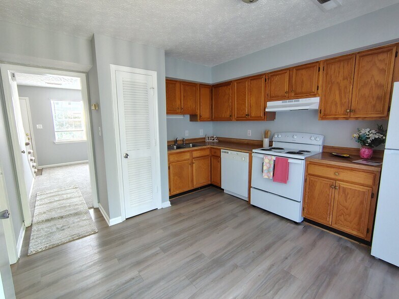 Building Photo - 30 Fonda Dr