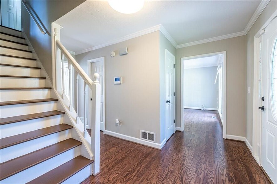 Building Photo - 1093 Wash Lee Dr SW