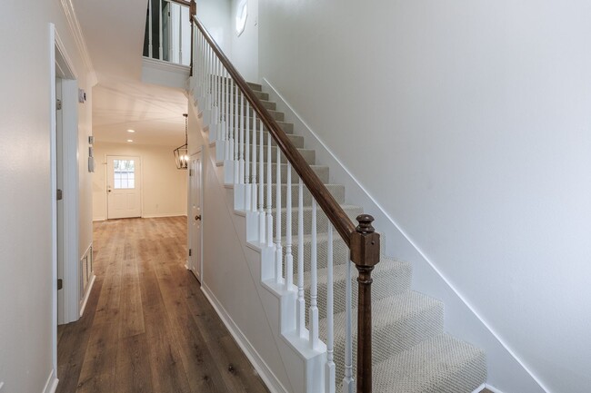 Building Photo - 3/2 Townhouse near USA! GATED! Students Welcome!