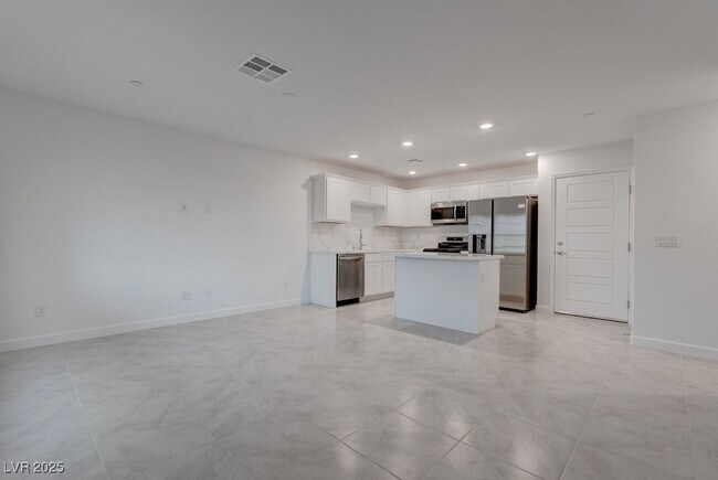 Building Photo - 931 Watford Pl