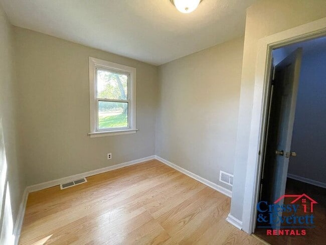 Building Photo - 4 Bedroom Rural Ranch
