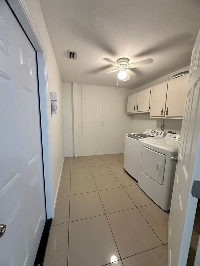 Building Photo - Charming 3 Bed, 2 Bath Pool Home in SE Cap...