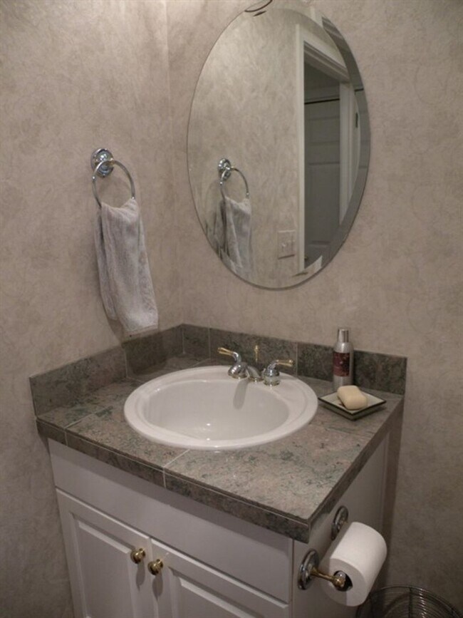 Building Photo - 2 Bed 3 Bath Condo at Galleria in the Hear...