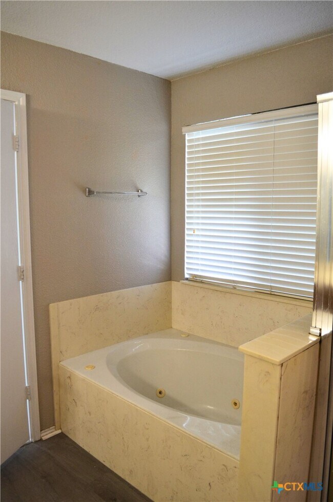 Building Photo - 4603 Regency Dr