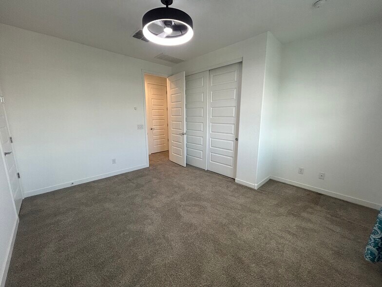 Building Photo - 4056 S Portland Ave