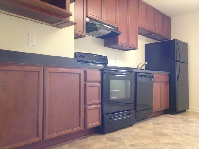 Kitchen - The Villas At State Street