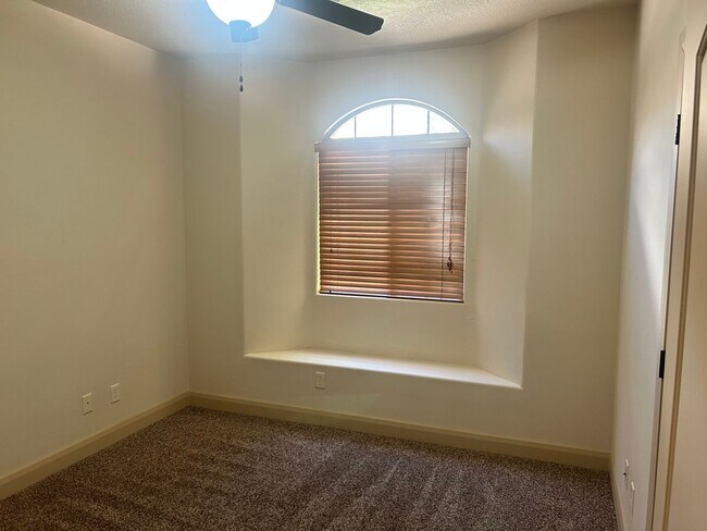 Building Photo - La Verkin Charm!