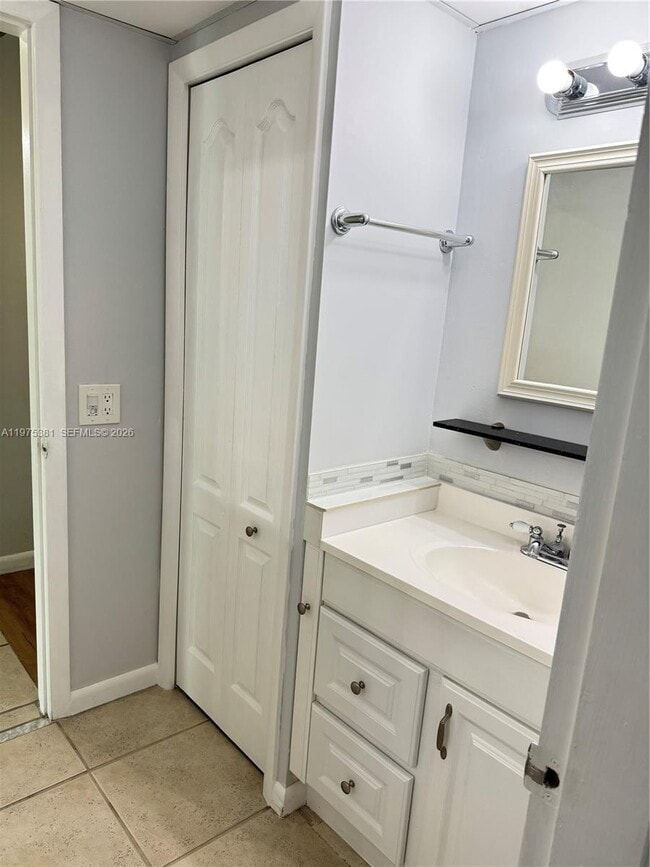 Building Photo - 9641 SW 77th Ave