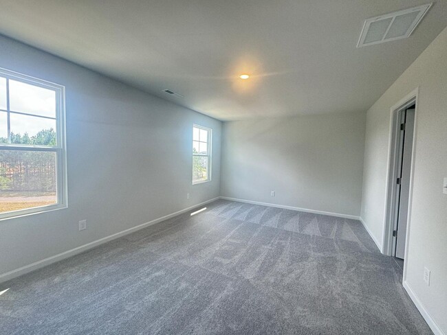 Building Photo - First Level bedroom! Amazing amenities! A ...