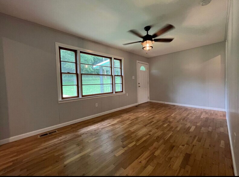 Building Photo - 3009 Cox Ln